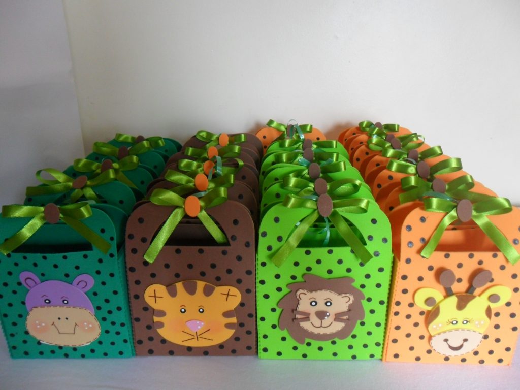 ideias criativas enfeites mesa safari eva