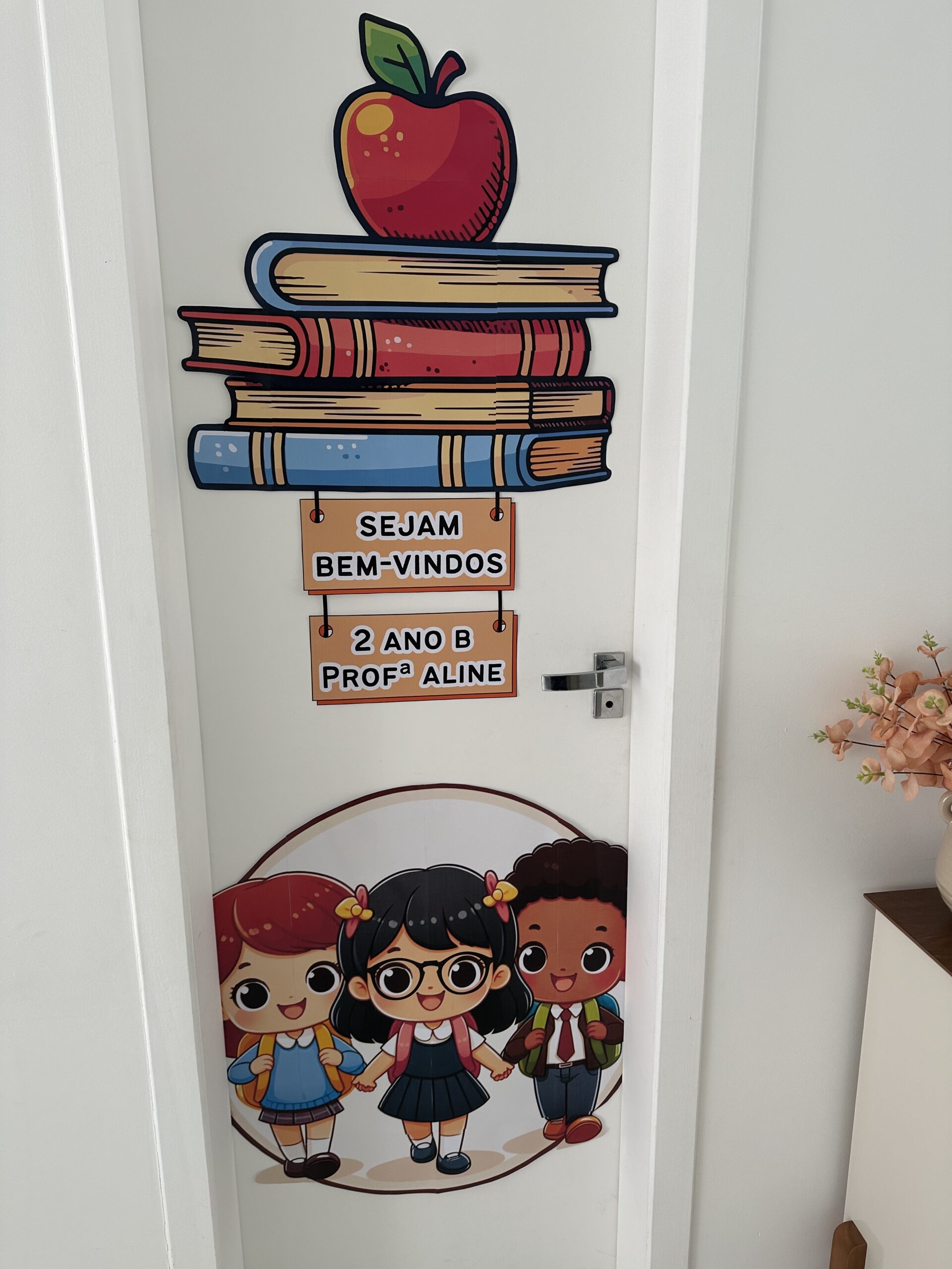 A Importância das Cores na Decoração da Porta da Sala de Aula