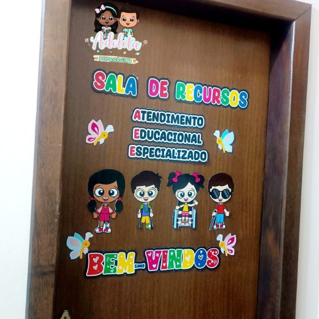 Dicas de Fixação: Enfeites de Porta sem Danificar a Sala