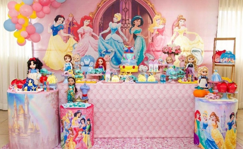 lembrancinhas de EVA de princesa vs. lembrancinhas de feltro