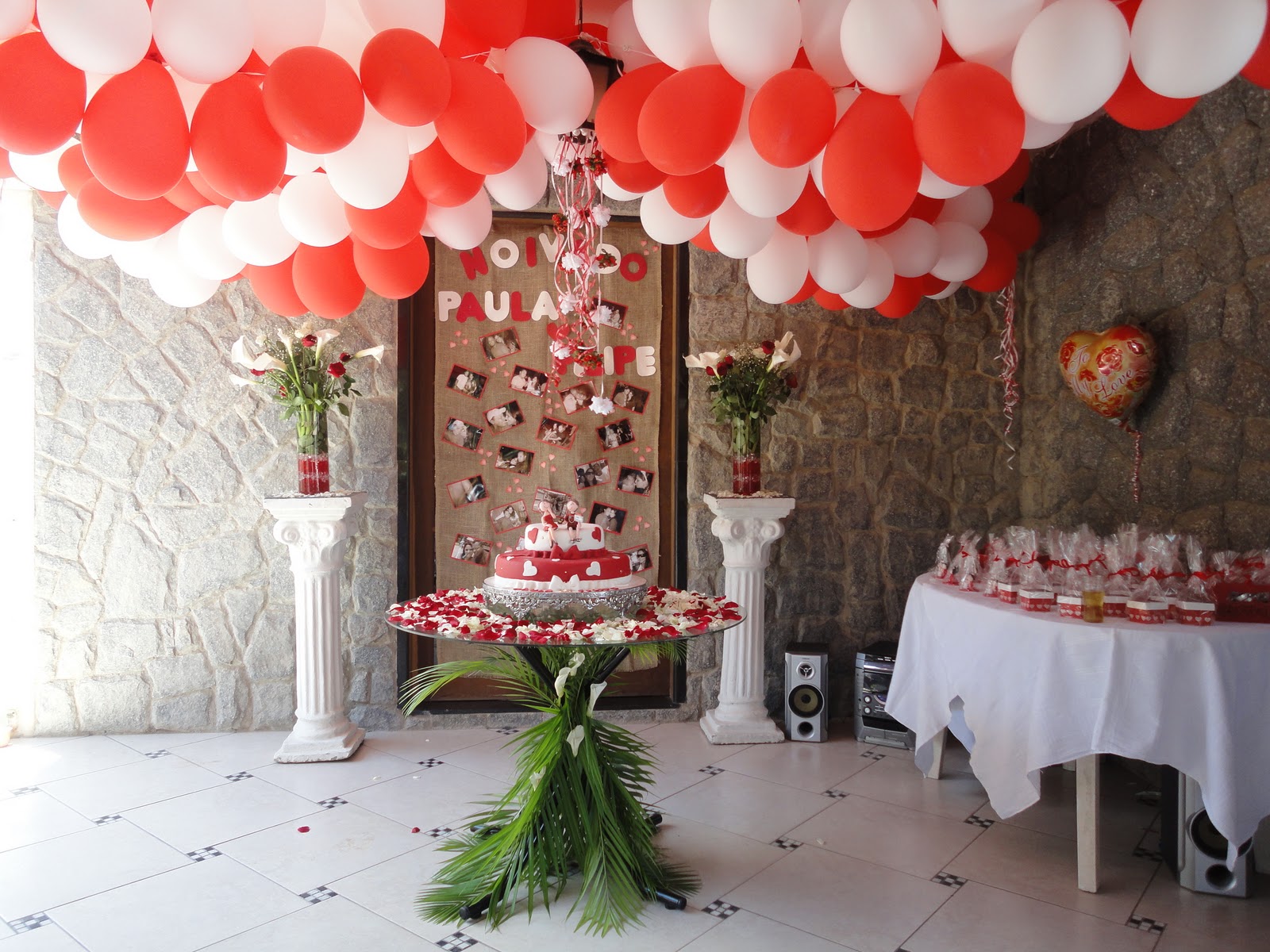 festa de noivado simples vermelho e branco