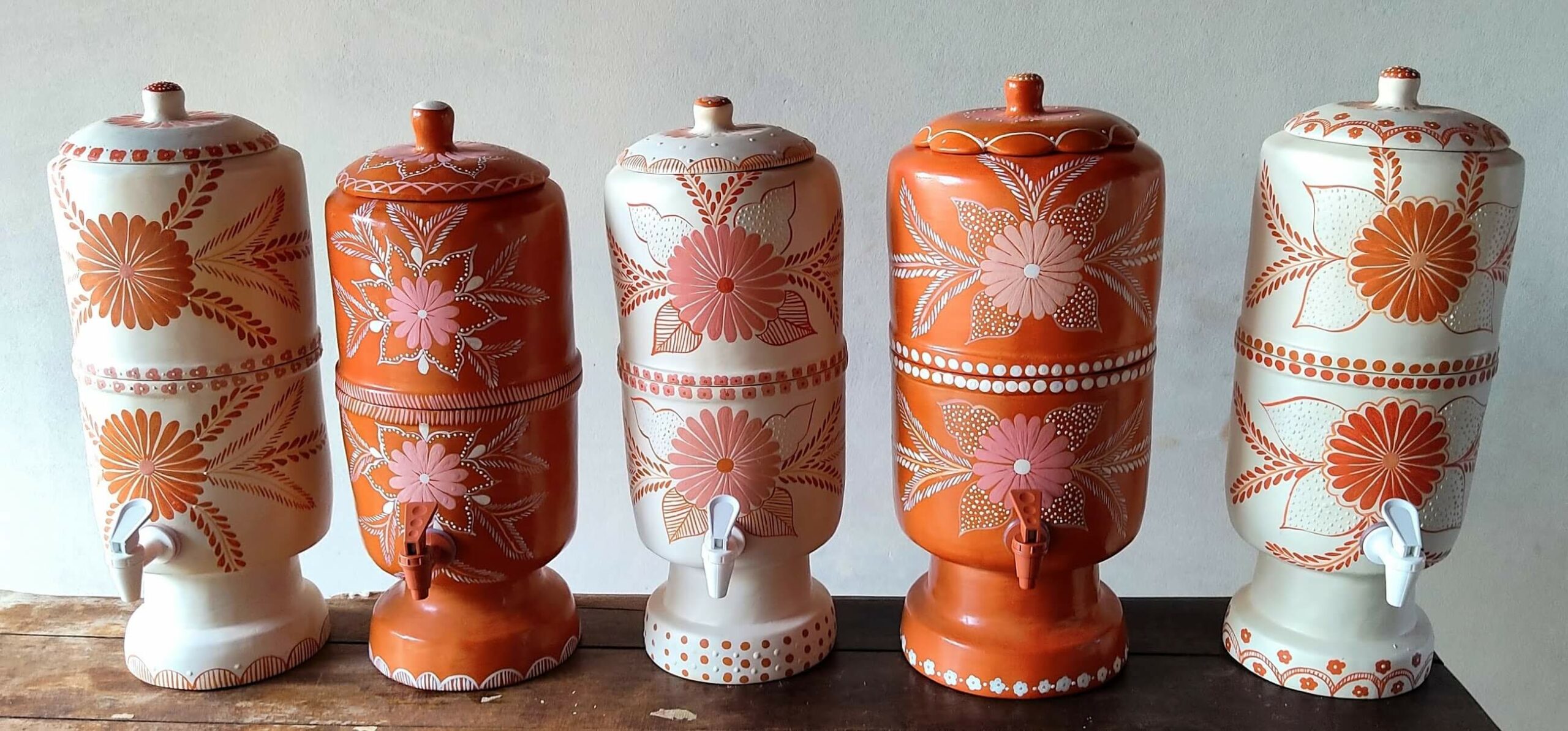 ideias de filtros de barro decorados para cozinha