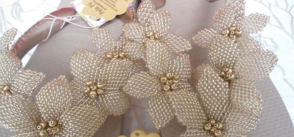 flor de miçangas para chinelos passo a passo