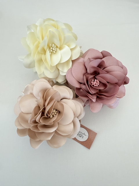 como fazer flor repolhuda de feltro para iniciantes