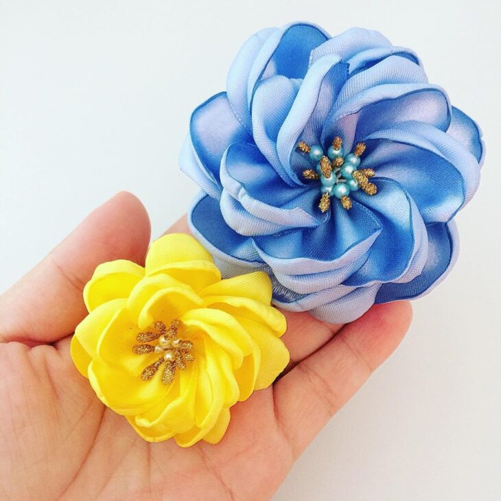 flores de fita de cetim fina