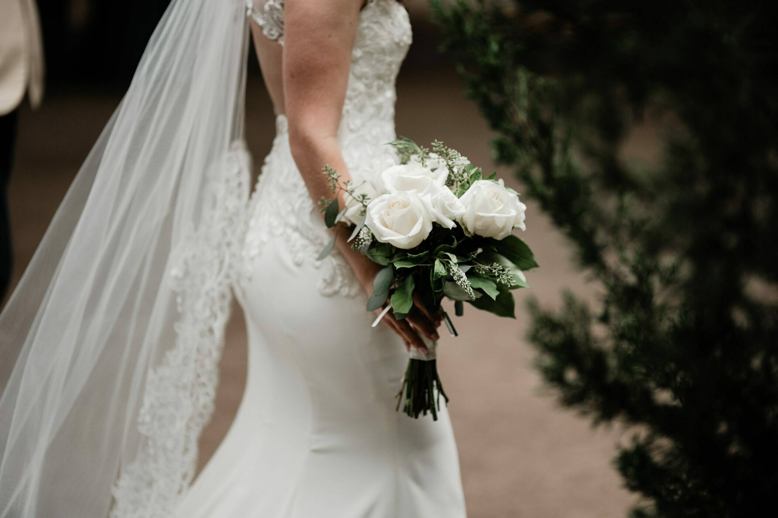 como evitar flores murchas no casamento