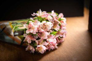 como evitar flores murchas no casamento