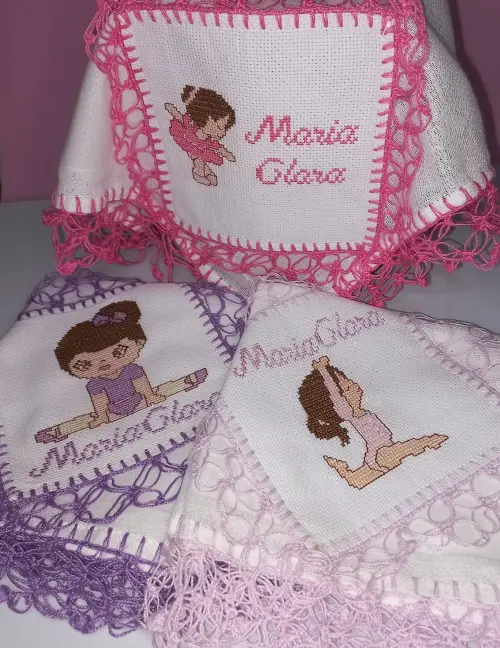 fralda bordada ponto cruz vs fralda estampada qual melhor