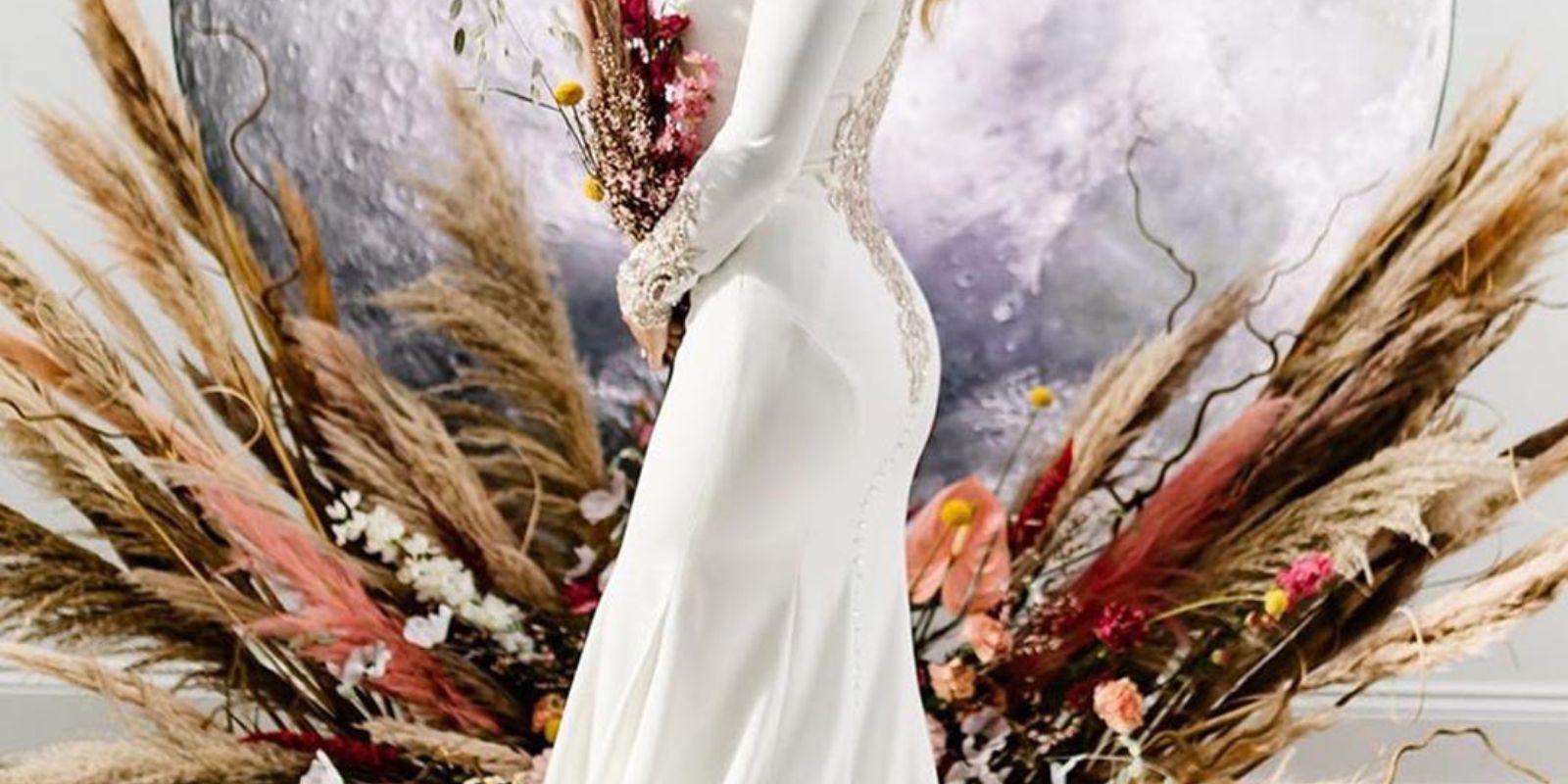 5 Ideias de Fundos Dourados para um Casamento Inesquecível
Como Usar Dourado em Convites de Casamento
Paletas de Cores que Harmonizam com Dourado em Casamentos
Tendências de Decoração de Casamento: O Brilho do Dourado
DIY: Crie seu Próprio Fundo Dourado para o Casamento