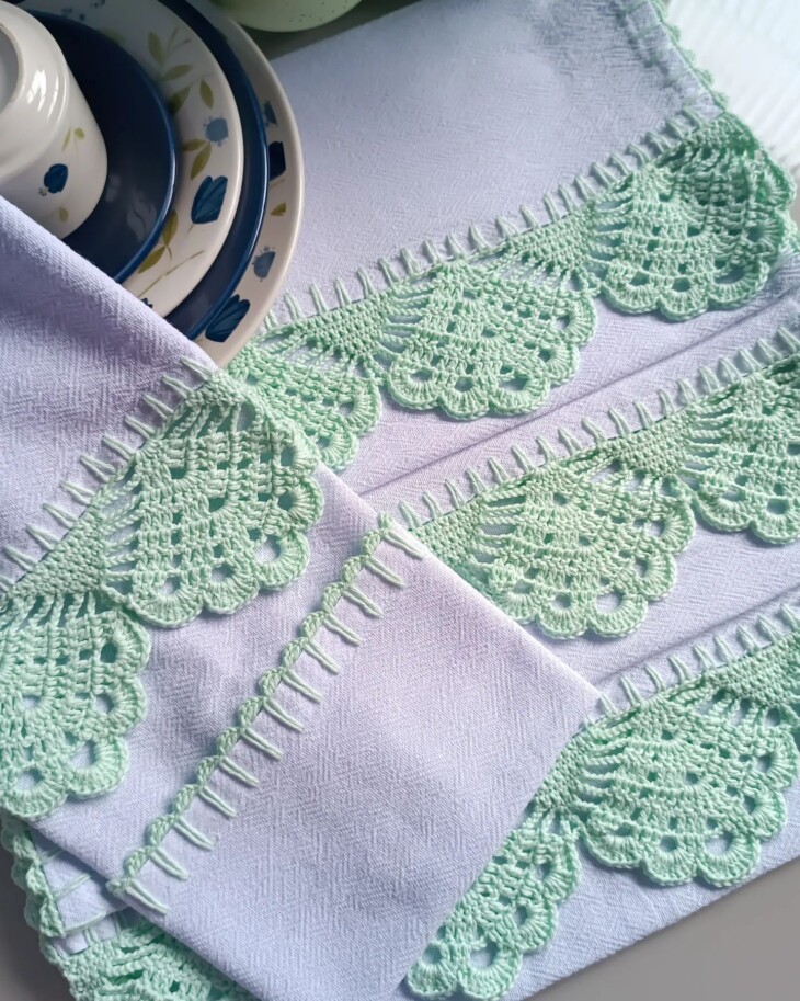 bicos de crochê com flores