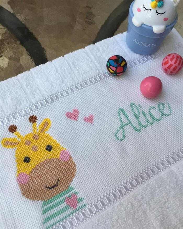 ponto cruz para enxoval de bebê nomes