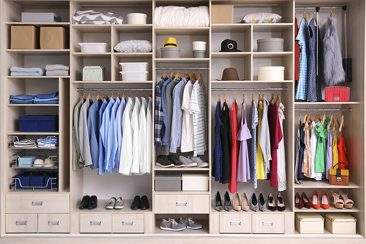 Como Fazer um Closet Pequeno e Barato com Caixotes