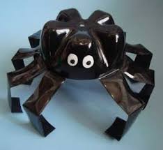 como fazer enfeites de halloween com garrafa PET