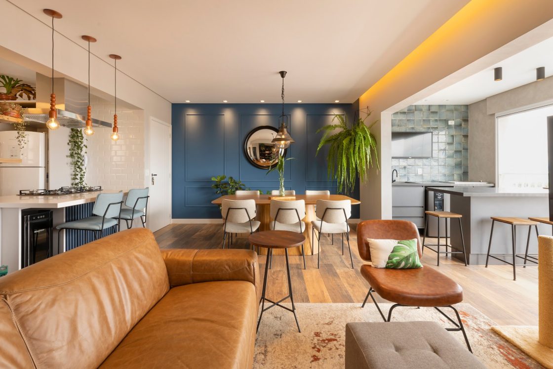 como usar prateleiras para quadros sala estar