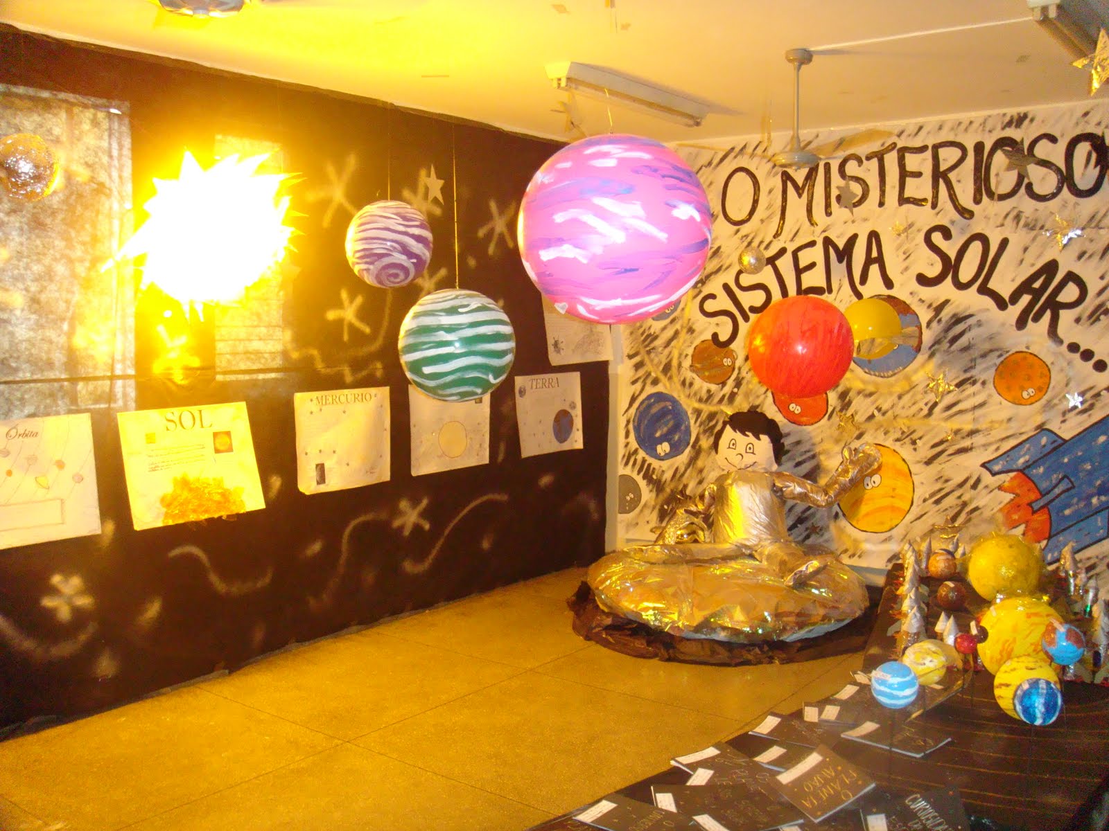maquete sistema solar materiais reciclados