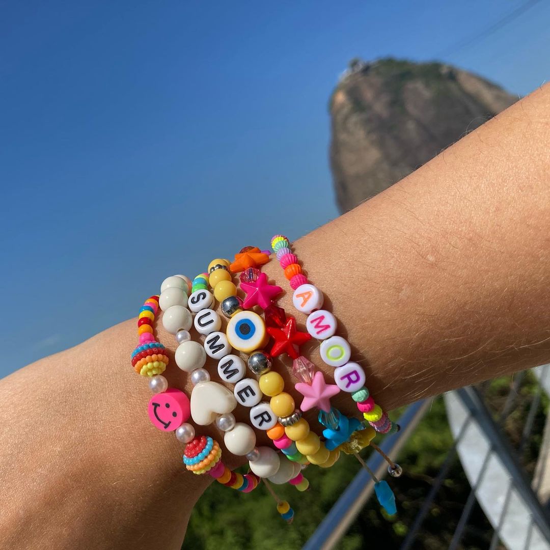 ideias de pulseiras de miçangas coloridas para iniciantes