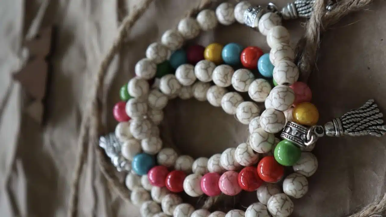 ideias de pulseiras de miçangas coloridas para iniciantes