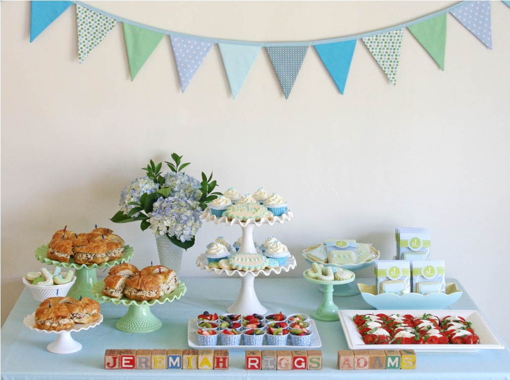 como fazer bolo de fraldas para chá de bebê