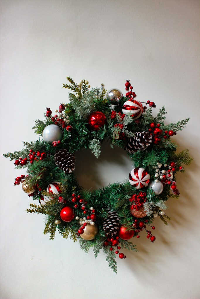 como evitar guirlanda de natal caindo da porta