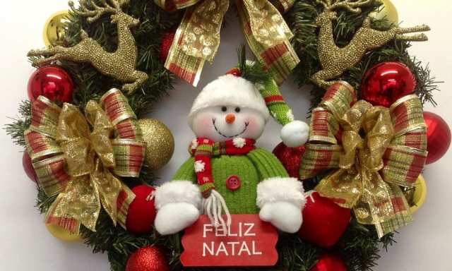 guirlanda de natal artificial ou natural qual escolher