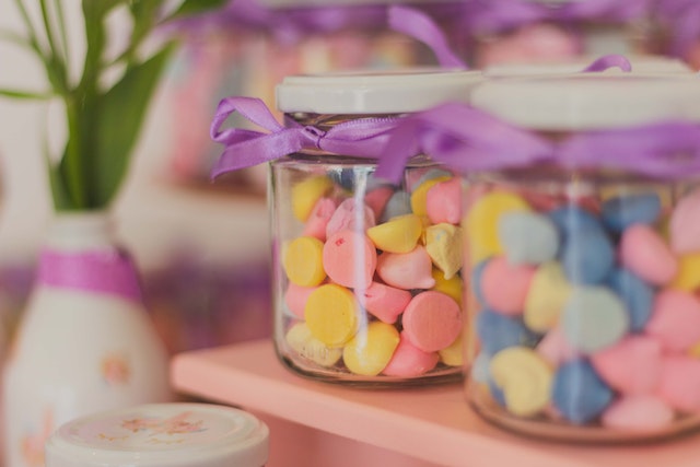 lembrancinhas de luxo vs lembrancinhas DIY