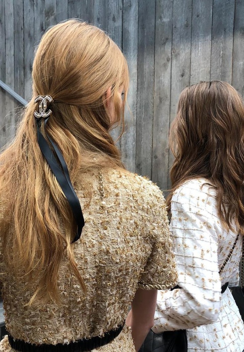 Como Incorporar o Estilo Coquette com Laços de Cabelo