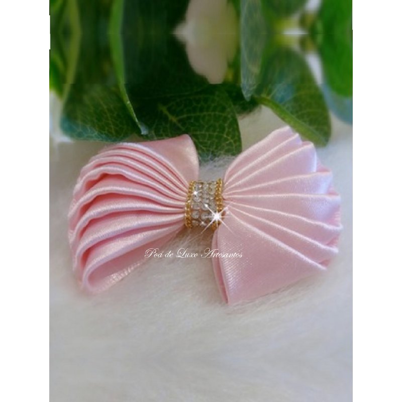 Como Incorporar o Estilo Coquette com Laços de Cabelo