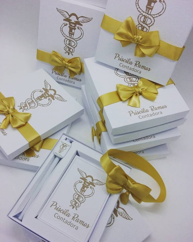 lembrancinhas de formatura úteis vs. decorativas