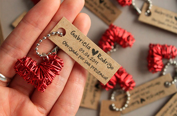 erros comuns lembrancinhas baratas evitar