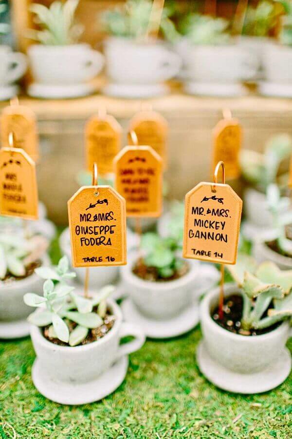 erros comuns lembrancinhas baratas evitar