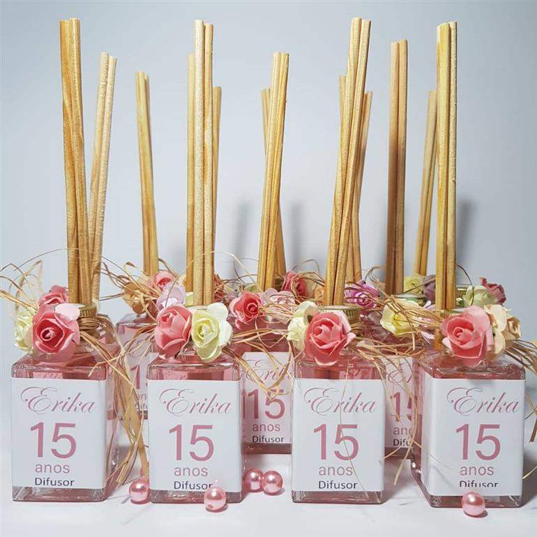 Além do Biscuit: Outras Ideias Criativas de Lembrancinhas de 15 Anos