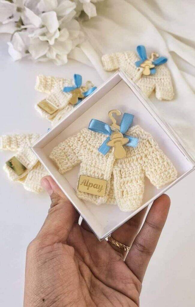 ideias de lembrancinhas de croche para bebe com grafico