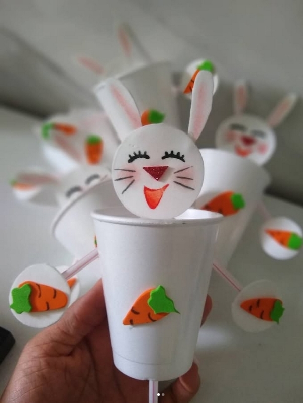 lembrancinha de páscoa em eva com garrafa pet