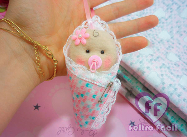 Como Escolher a Lembrancinha de Maternidade Perfeita em Feltro