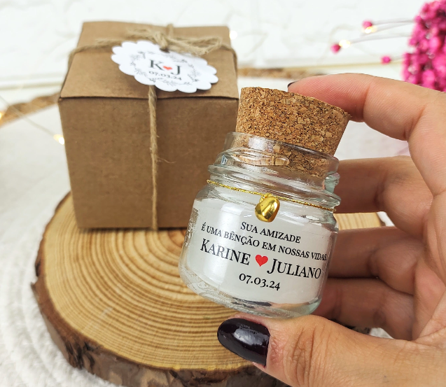 5 ideias de títulos:
1. Lembrancinhas de Aniversário DIY: Opções Criativas e Econômicas para Festas Infantis.
2. Como Fazer Lembrancinhas Úteis e Charmosas para Festas de Adultos.
3. Dicas de Materiais Acessíveis para Criar Lembrancinhas Incríveis.
4. Transforme Materiais Recicláveis em Lembrancinhas de Festa Memoráveis.
5. Personalize suas Lembrancinhas com Ferramentas Online: Guia Completo.