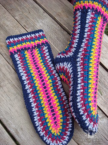 Meia de crochê com listras e gráfico