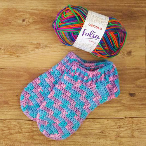 Meia de crochê com calcanhar embutido e gráfico