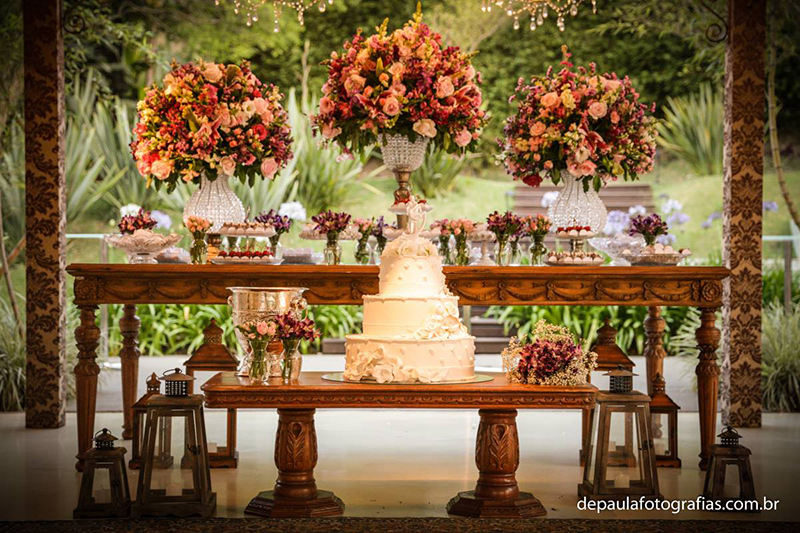 erros comuns ao decorar mesa de casamento simples