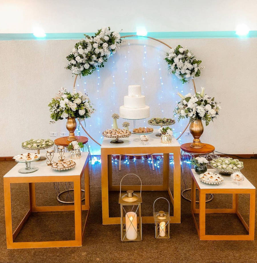 erros comuns ao decorar mesa de casamento simples
