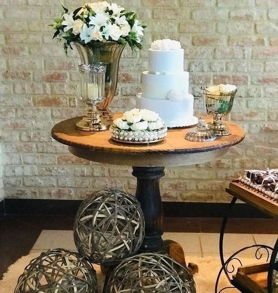 mesa de casamento simples vs mesa de casamento elaborada