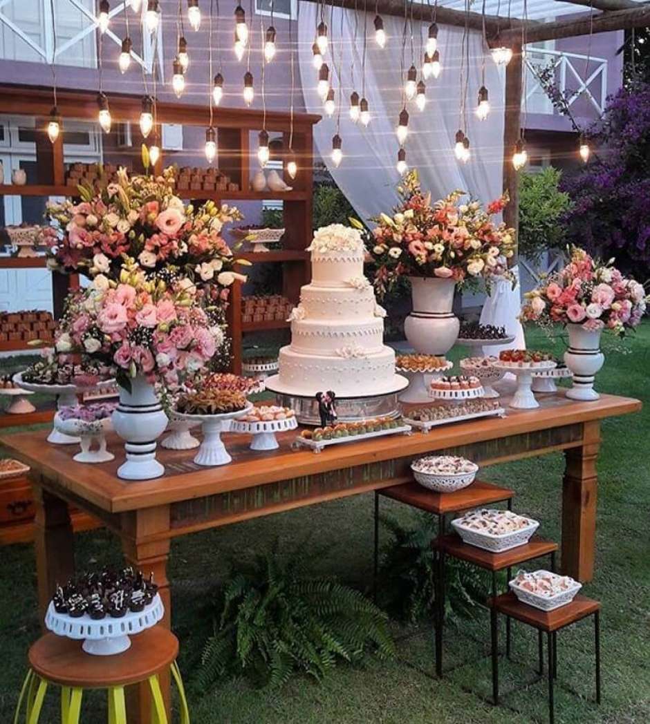 quanto custa decorar mesa de casamento simples