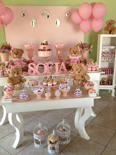 Chá de Bebê Tradicional vs. Chá Revelação: Qual Escolher e Como Decorar