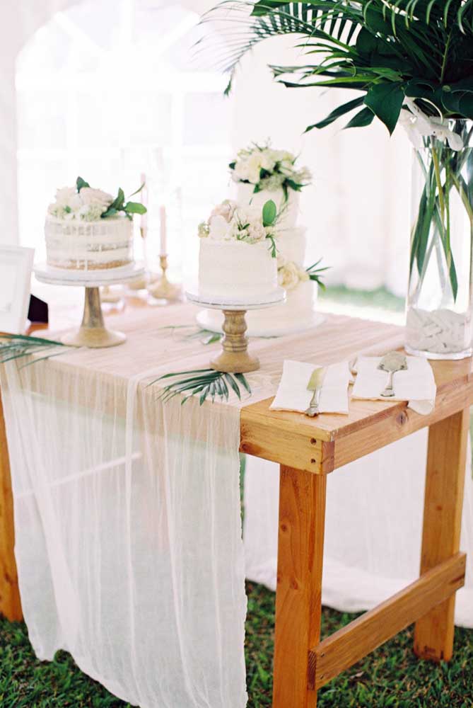 ideias de decoração mesa de bolo casamento simples e elegante