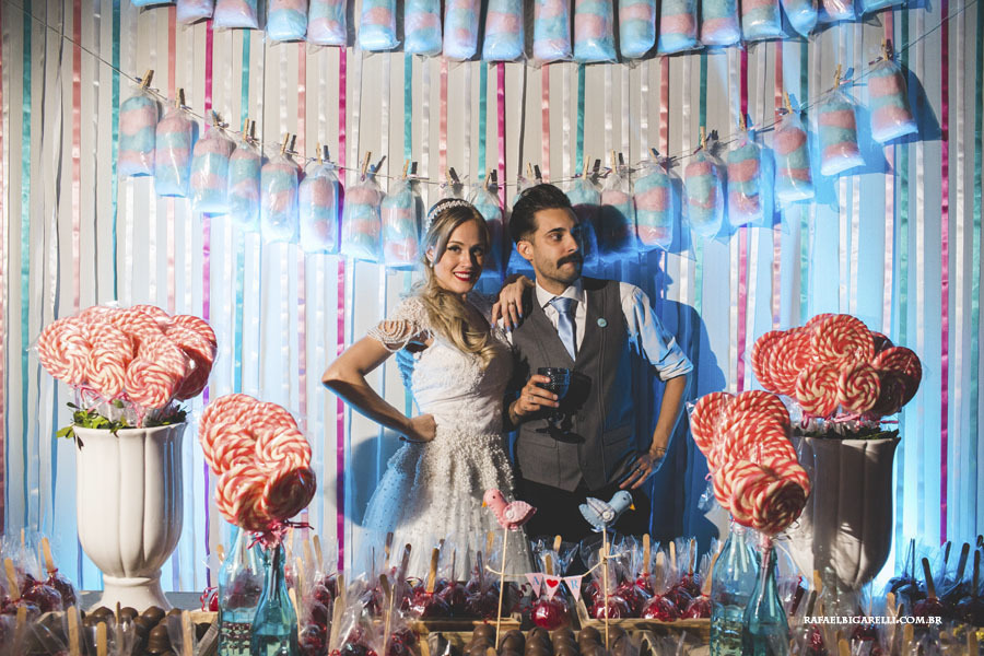 mini wedding vs destination wedding