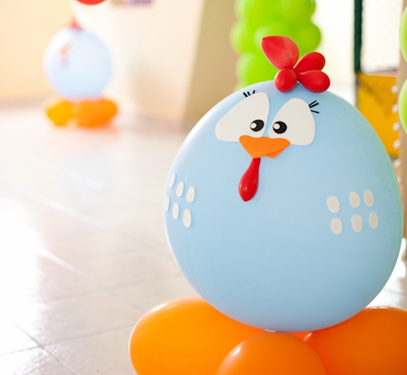 molde de centro de mesa galinha pintadinha em eva com garrafa pet