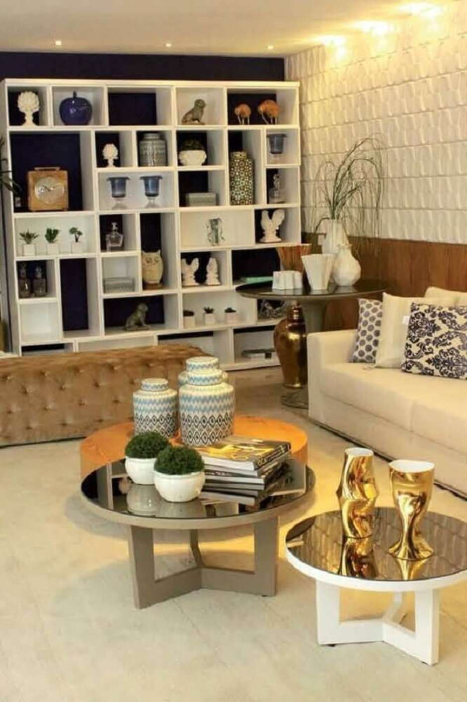 Inspiração: 10 Ideias Criativas para Usar Nichos na Decoração da Sua Sala