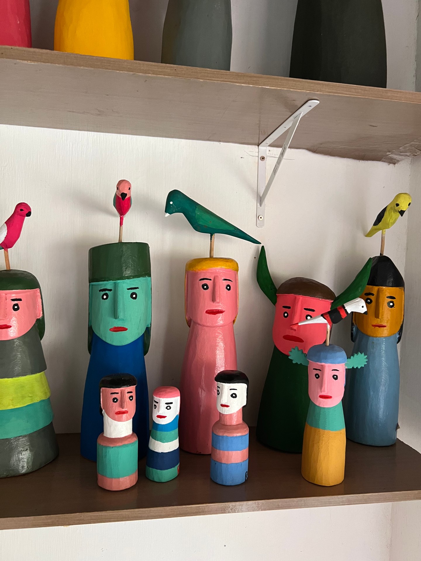 caixa de MDF decorada vs bolsa de couro artesanal