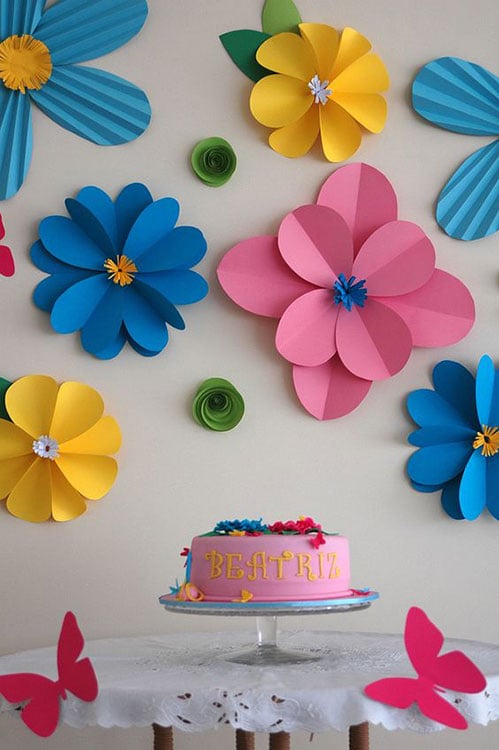 ornamentação com flores de papel