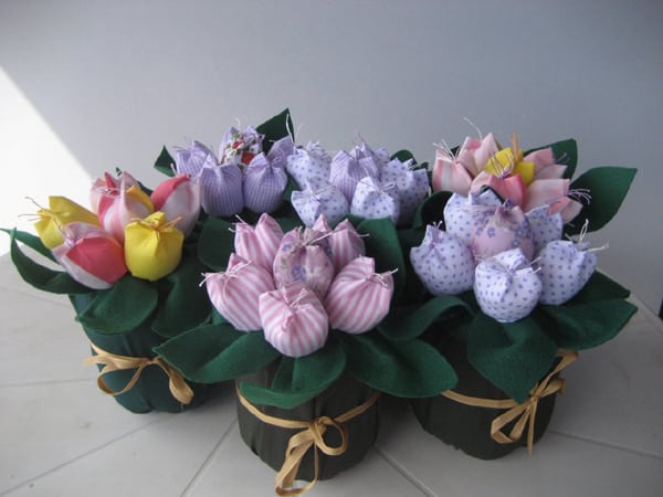 peso de porta flor de fuxico