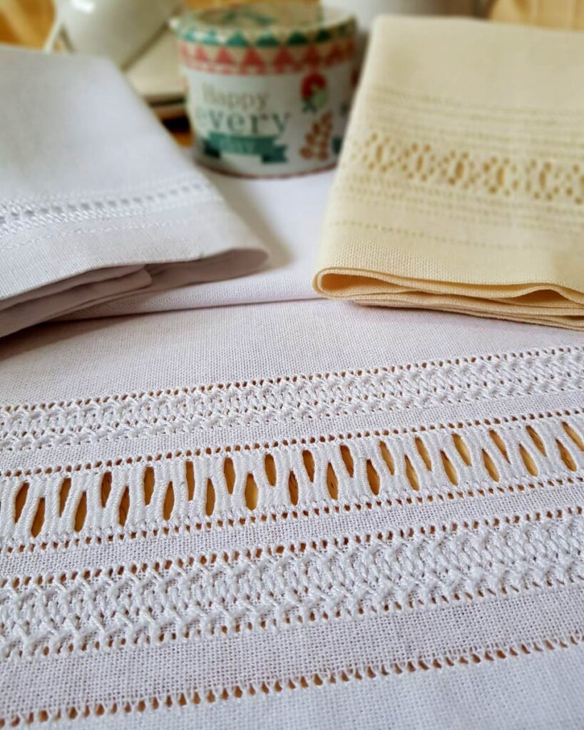 Bordado com Fitas vs. Ponto Russo: Qual Técnica Escolher?